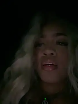 Snapshot of riri_brunnete chatting on June 2026 04:17:01 AM riri brunnete online show from June 2026 04:17:01 AM