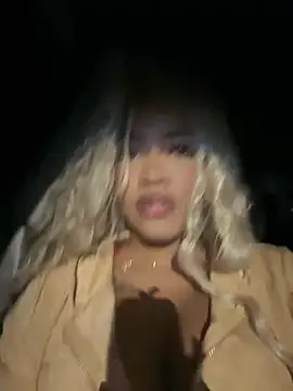 Snapshot of riri_brunnete chatting on June 2026 04:29:02 AM riri brunnete online show from June 2026 04:29:02 AM