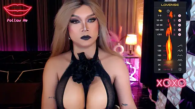 Snapshot of BigCockJewel chatting on October 2025 10:52:02 PM BigCockJewel online show from October 2025 10:52:02 PM