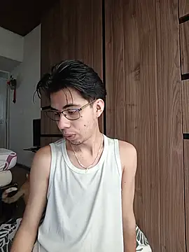 Nicolas moon online show from August 2026 06:12:01 PM