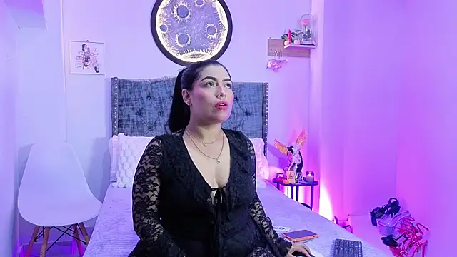 kyana cream online show from July 2026 12:00:01 PM