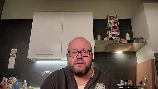 Snapshot of theitalianbear chatting on October 2025 04:14:01 AM theitalianbear online show from October 2025 04:14:01 AM