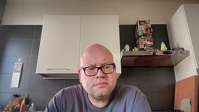 Snapshot of theitalianbear chatting on November 2025 11:58:01 AM theitalianbear online show from November 2025 11:58:01 AM