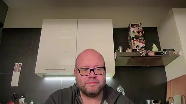 Snapshot of theitalianbear chatting on November 2025 12:00:01 AM theitalianbear online show from November 2025 12:00:01 AM