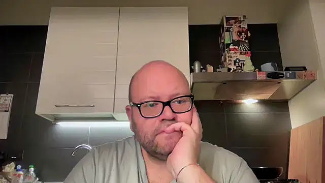 Snapshot of theitalianbear chatting on February 2025 07:56:01 PM theitalianbear online show from February 2025 07:56:01 PM