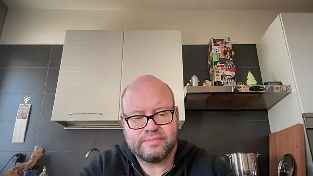 Snapshot of theitalianbear chatting on October 2025 08:26:02 AM theitalianbear online show from October 2025 08:26:02 AM