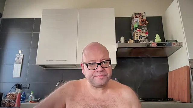 Snapshot of theitalianbear chatting on September 2025 09:38:01 AM theitalianbear online show from September 2025 09:38:01 AM