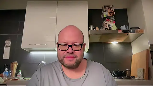 Snapshot of theitalianbear chatting on January 2025 11:56:02 PM theitalianbear online show from January 2025 11:56:02 PM