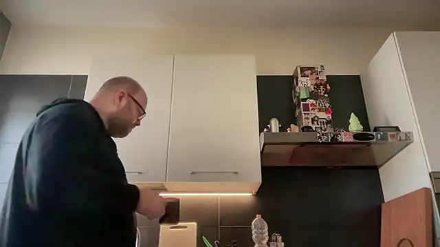 theitalianbear online show from April 2026 09:05:01 AM