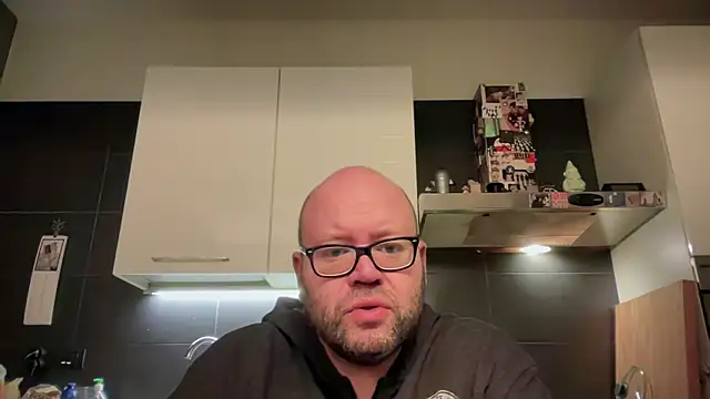 Snapshot of theitalianbear chatting on October 2025 03:41:02 AM theitalianbear online show from October 2025 03:41:02 AM