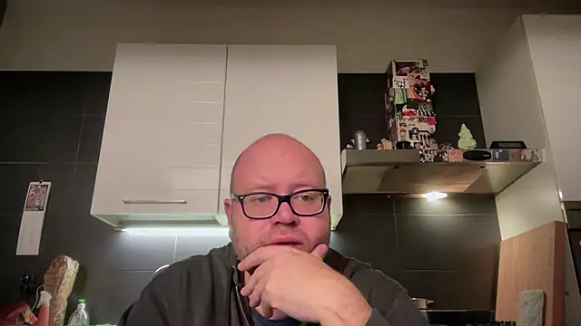 Snapshot of theitalianbear chatting on November 2025 04:11:01 AM theitalianbear online show from November 2025 04:11:01 AM