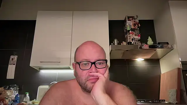Snapshot of theitalianbear chatting on September 2025 08:41:01 PM theitalianbear online show from September 2025 08:41:01 PM