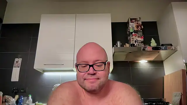 Snapshot of theitalianbear chatting on September 2025 09:32:02 PM theitalianbear online show from September 2025 09:32:02 PM