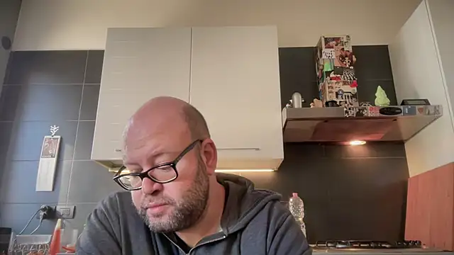 Snapshot of theitalianbear chatting on November 2025 08:39:02 AM theitalianbear online show from November 2025 08:39:02 AM