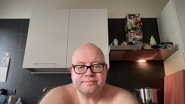 Snapshot of theitalianbear chatting on September 2025 03:40:01 PM theitalianbear online show from September 2025 03:40:01 PM