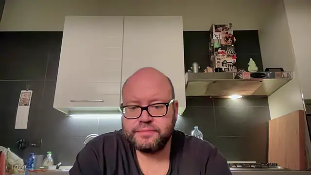 Snapshot of theitalianbear chatting on October 2025 03:38:02 AM theitalianbear online show from October 2025 03:38:02 AM
