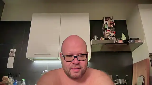 Snapshot of theitalianbear chatting on September 2025 04:01:01 AM theitalianbear online show from September 2025 04:01:01 AM