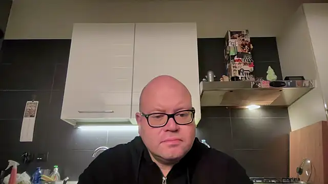 Snapshot of theitalianbear chatting on October 2025 12:24:02 AM theitalianbear online show from October 2025 12:24:02 AM