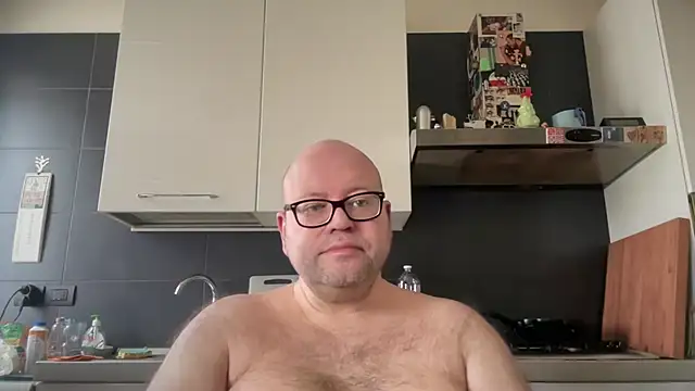 Snapshot of theitalianbear chatting on February 2025 11:32:01 AM theitalianbear online show from February 2025 11:32:01 AM