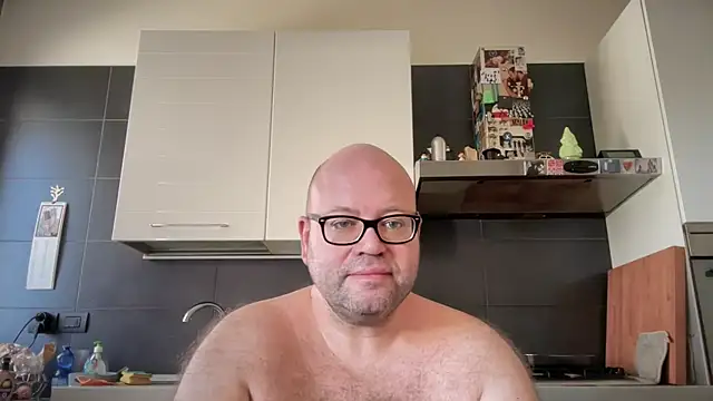 Snapshot of theitalianbear chatting on September 2025 09:38:02 AM theitalianbear online show from September 2025 09:38:02 AM