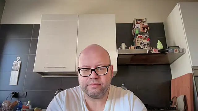 Snapshot of theitalianbear chatting on September 2025 10:44:01 AM theitalianbear online show from September 2025 10:44:01 AM