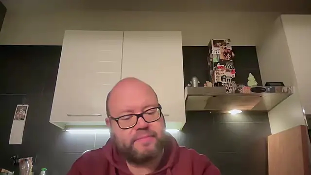 Snapshot of theitalianbear chatting on December 2025 11:20:02 PM theitalianbear online show from December 2025 11:20:02 PM