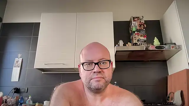 Snapshot of theitalianbear chatting on September 2025 12:44:02 PM theitalianbear online show from September 2025 12:44:02 PM