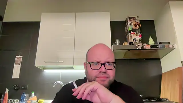 Snapshot of theitalianbear chatting on November 2025 02:16:02 AM theitalianbear online show from November 2025 02:16:02 AM