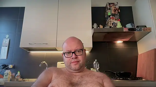 Snapshot of theitalianbear chatting on February 2025 08:32:02 AM theitalianbear online show from February 2025 08:32:02 AM