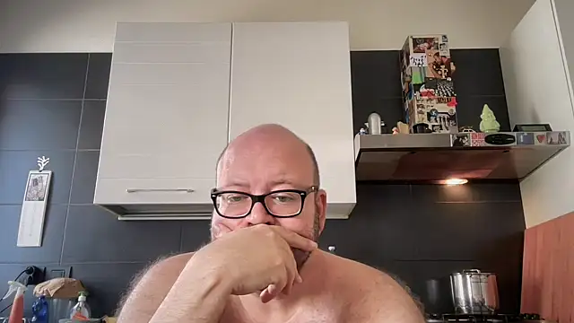 Snapshot of theitalianbear chatting on September 2025 11:10:02 AM theitalianbear online show from September 2025 11:10:02 AM