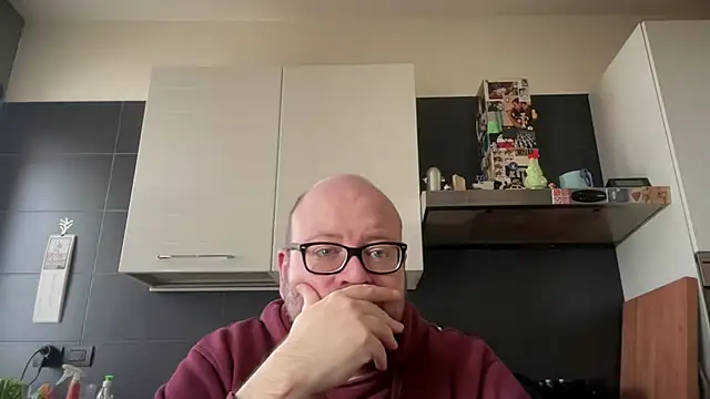Snapshot of theitalianbear chatting on February 2025 11:44:02 AM theitalianbear online show from February 2025 11:44:02 AM