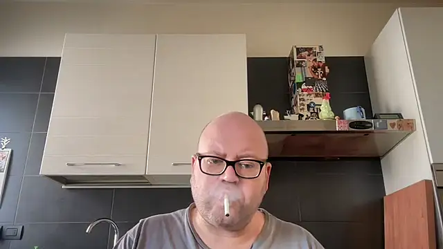 Snapshot of theitalianbear chatting on March 2025 12:45:01 PM theitalianbear online show from March 2025 12:45:01 PM