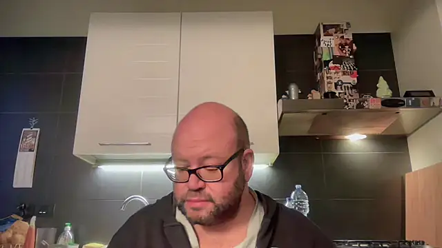 Snapshot of theitalianbear chatting on December 2025 06:03:01 AM theitalianbear online show from December 2025 06:03:01 AM