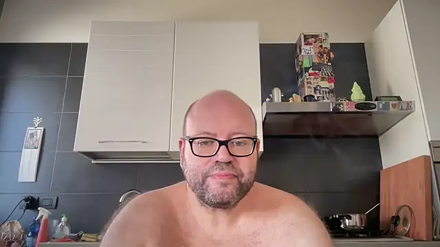 Snapshot of theitalianbear chatting on September 2025 11:01:01 AM theitalianbear online show from September 2025 11:01:01 AM