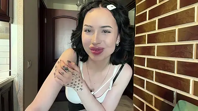 LouisiVuittoni online show from July 2026 04:24:02 PM