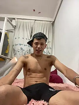 hamzel23 online show from July 2026 03:43:01 PM