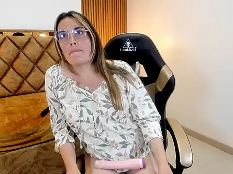 MiaAmadorVS online show from August 2026 05:51:01 PM