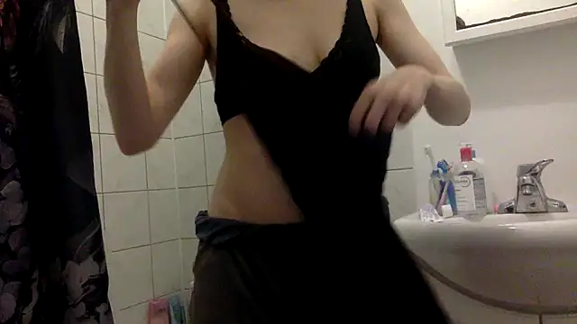 laetitia xo online show from August 2026 12:27:02 AM