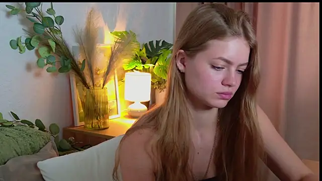 EmillyDiamond online show from July 2026 07:05:01 AM