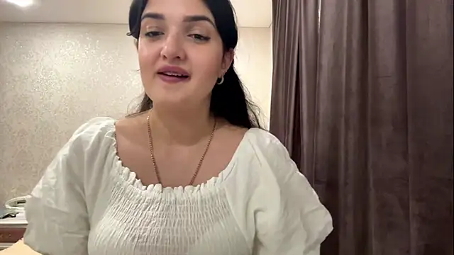 IzzabelSun online show from July 2026 04:39:33 PM