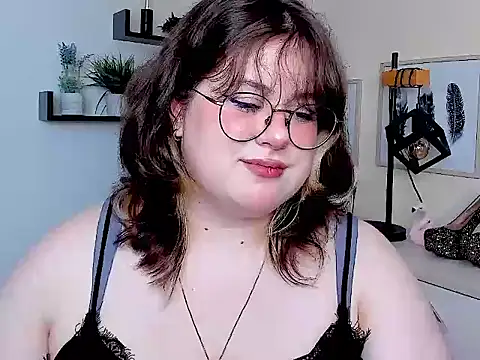Snapshot of OpheliaLush chatting on August 2026 07:49:02 AM OpheliaLush online show from August 2026 07:49:02 AM