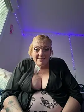 Snapshot of Erizzle87 chatting on August 2026 03:12:01 AM Erizzle87 online show from August 2026 03:12:01 AM