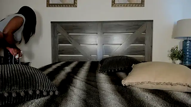 nicolesolace online show from June 2026 09:13:02 PM