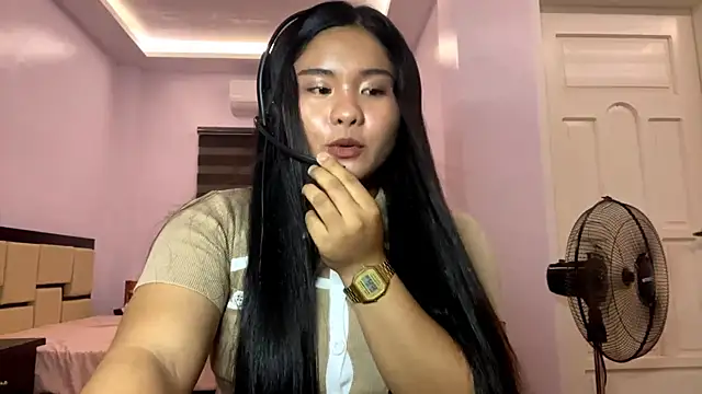 Snapshot of EllieLudolph chatting on August 2026 12:25:01 PM EllieLudolph online show from August 2026 12:25:01 PM
