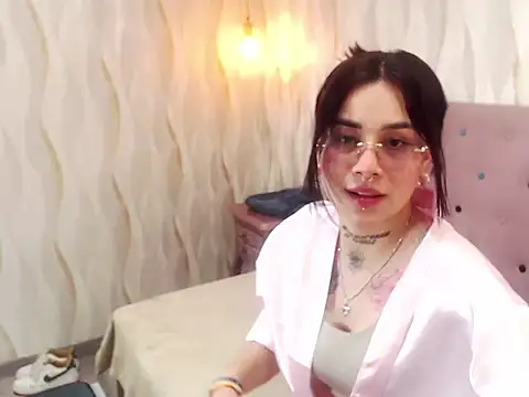 NixieXlove online show from August 2026 02:22:01 PM
