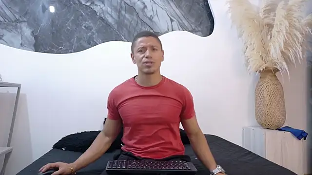 Thiago 16 online show from August 2026 05:01:02 AM