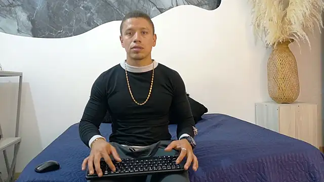 Thiago 16 online show from August 2026 03:33:01 AM