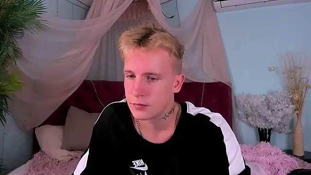 Snapshot of _AlexHot_ chatting on August 2026 05:14:02 AM AlexHot online show from August 2026 05:14:02 AM