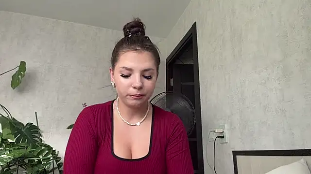 Snapshot of VernitaGruenhagen chatting on August 2026 12:11:01 PM VernitaGruenhagen online show from August 2026 12:11:01 PM