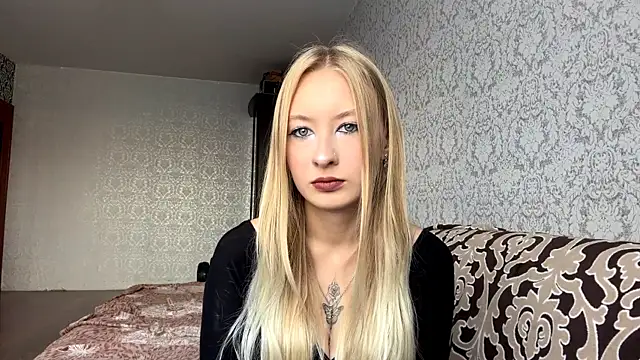 Snapshot of LynneVanbebber chatting on August 2026 08:19:01 AM LynneVanbebber online show from August 2026 08:19:01 AM
